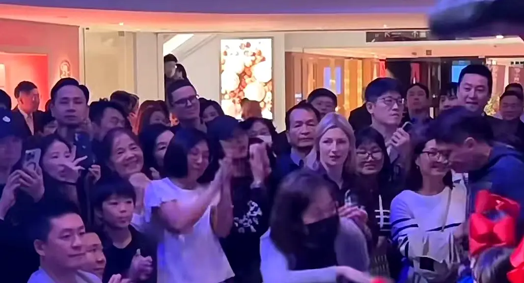 霍建華林心如合體看7歲女兒演出