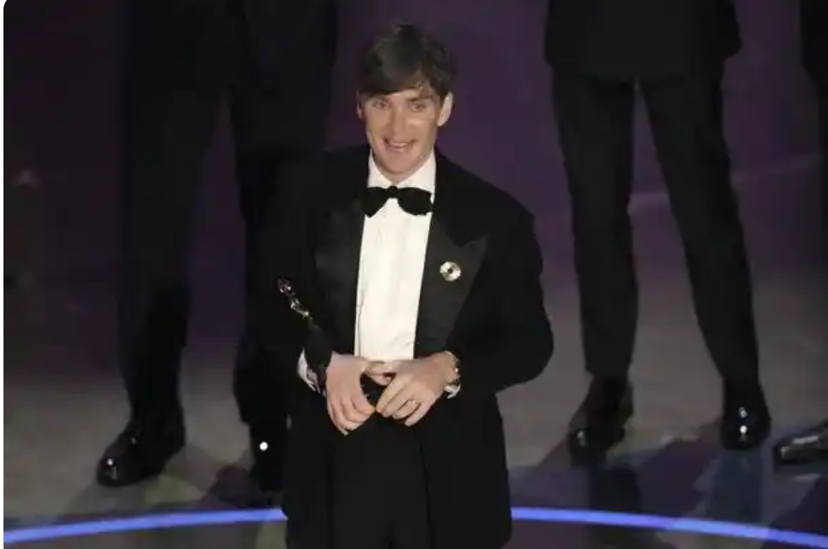 第96屆奧斯卡頒獎(jiǎng)典禮正在進(jìn)行 基里安·墨菲拿下最佳男主角