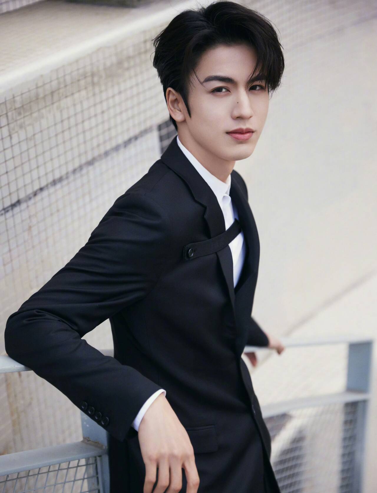 c5d4bd00c42ef6e4aae465827a5886b3_720.png 張凌赫出席迪奧2022冬季男裝秀活動(dòng)/壹號(hào)娛樂(lè)