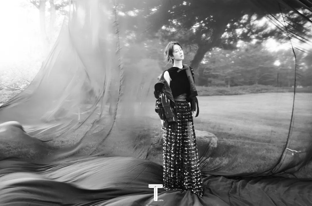 48d99009ly1h95h2zapv2j20u00jvwjh.jpg 楊紫 感知明暗的流轉(zhuǎn)與交織/壹號(hào)娛樂