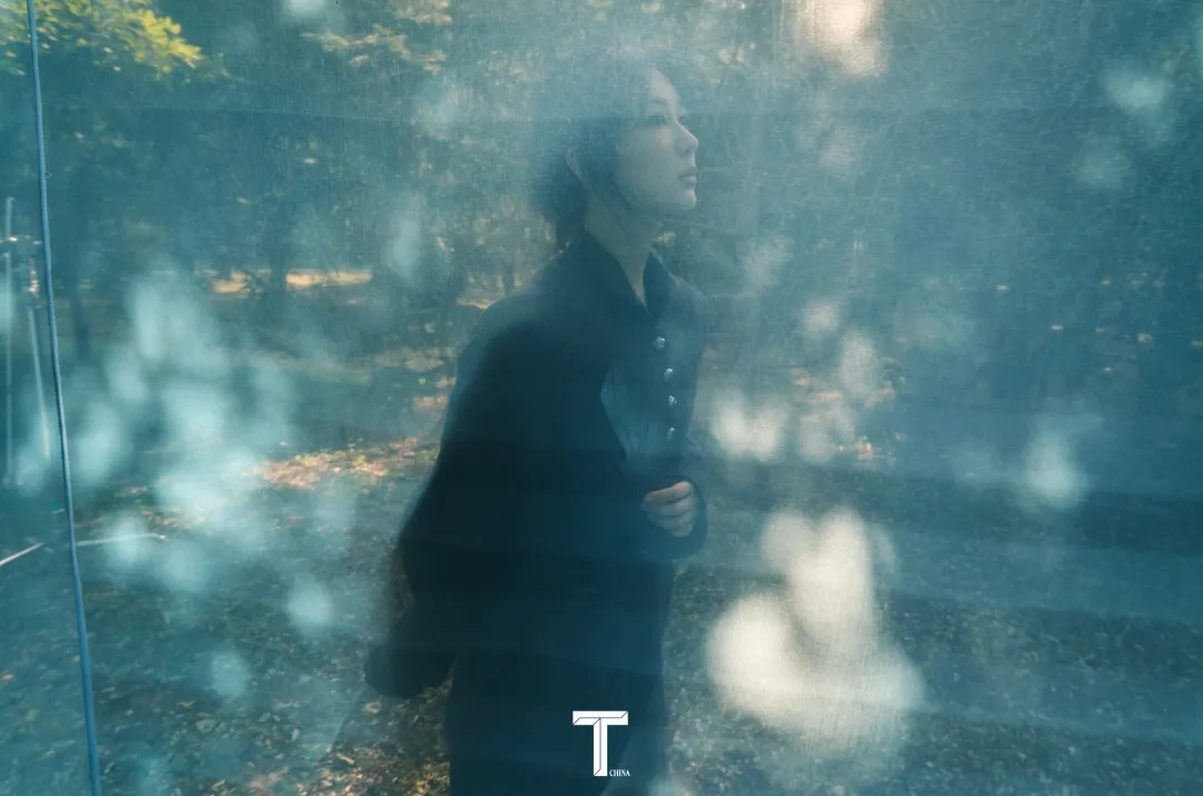 48d99009ly1h94eb3kbcrj20u00jvdk1.jpg 楊紫 感知明暗的流轉(zhuǎn)與交織/壹號(hào)娛樂