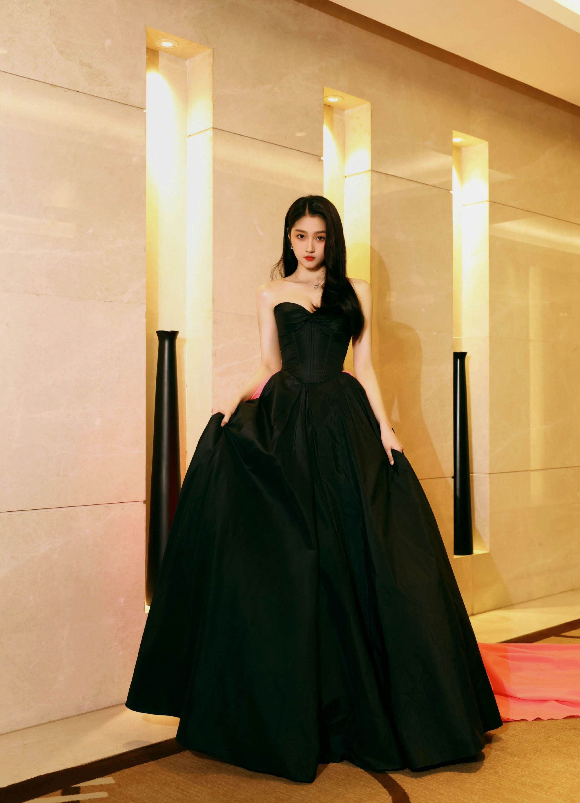 001OXMtPgy1h9ij8bah40j62vc3z4kjl02.jpg 關(guān)曉彤國(guó)劇盛典/壹號(hào)娛樂(lè)