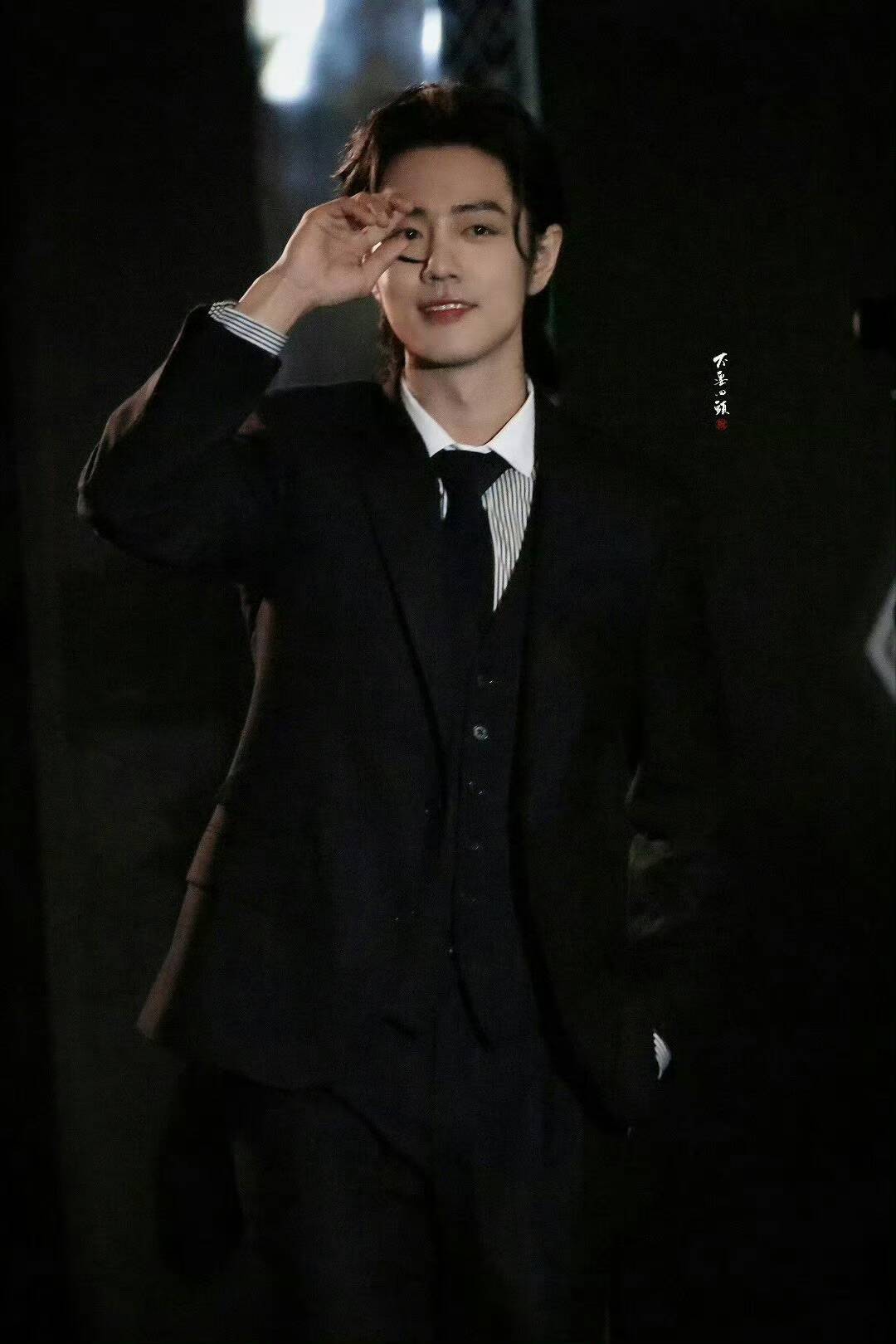 肖戰(zhàn)西裝狼尾亮相新加坡活動 /壹號娛樂