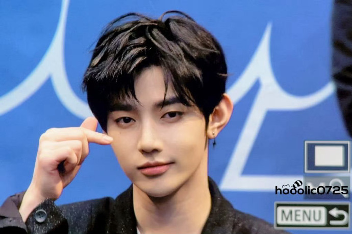 章昊线下签售生图/壹号娱乐